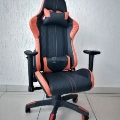 Кресло геймерское Barneo K-52 (черная экокожа оранжевые вставки) в Игриме - igrim.mebel24.online | фото